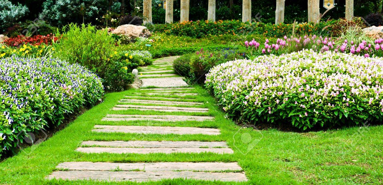 Étapes pour la création d'un chemin paysager dans votre jardin