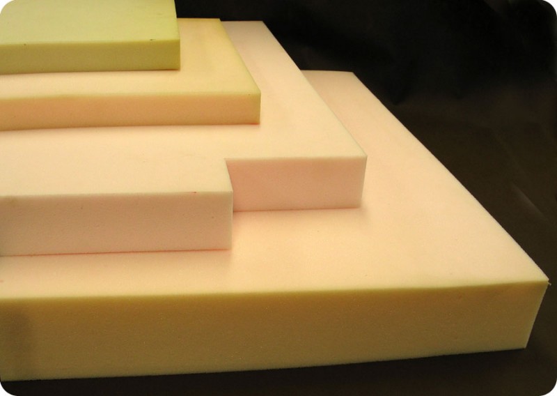 Découper la mousse de coussin Bricolage maison