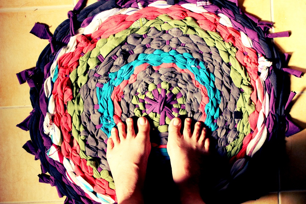 tapis circulaire multicolore