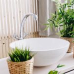 Apporter une touche de verdure dans sa salle de bain