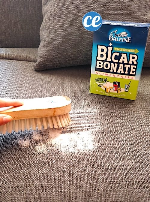 Nettoyer le sol avec du bicarbonate de soude