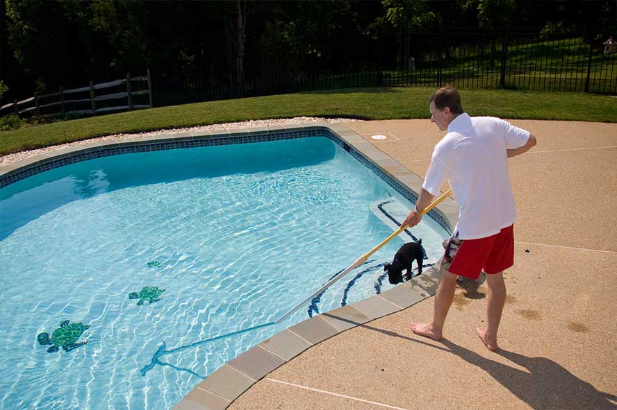 outils entretien piscine